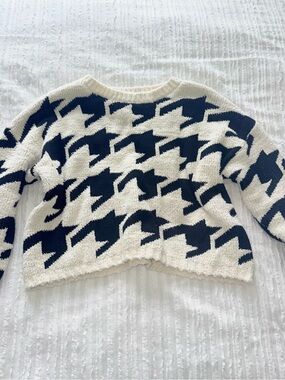 bobeau Cream & Black Houndstooth Crew Sweater